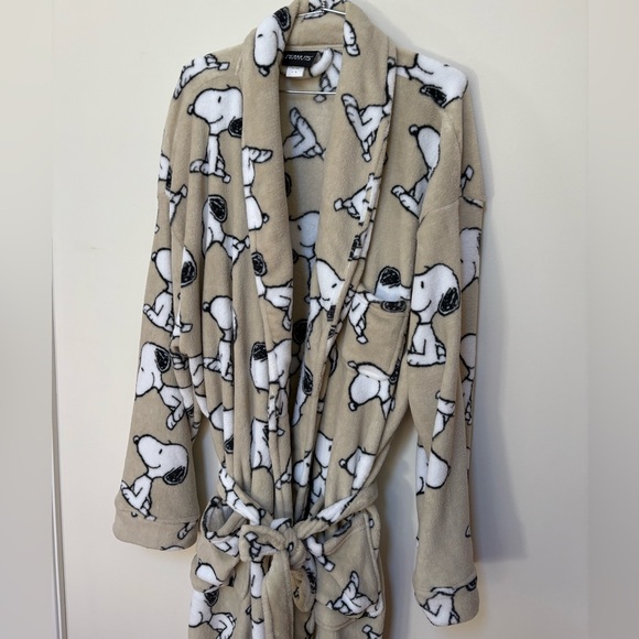 NWOT Urban Outfitters Peanuts Snoopy Pattern Robe One Size - Picture 3 of 15